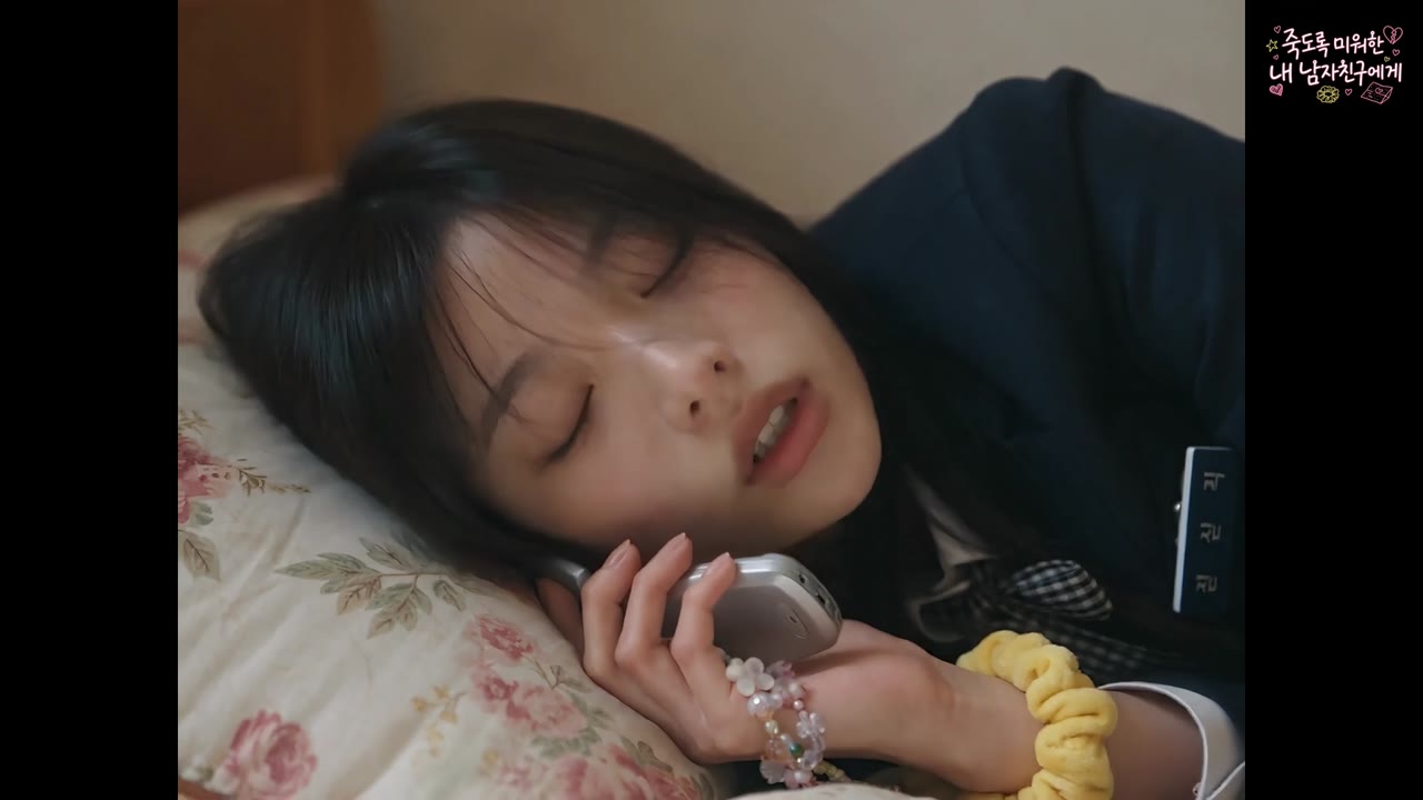 Close framing of a character holding a phone
